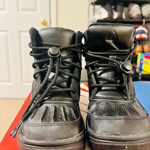 Nike ACG Woodside 2 - Kids Black High-Top Boots